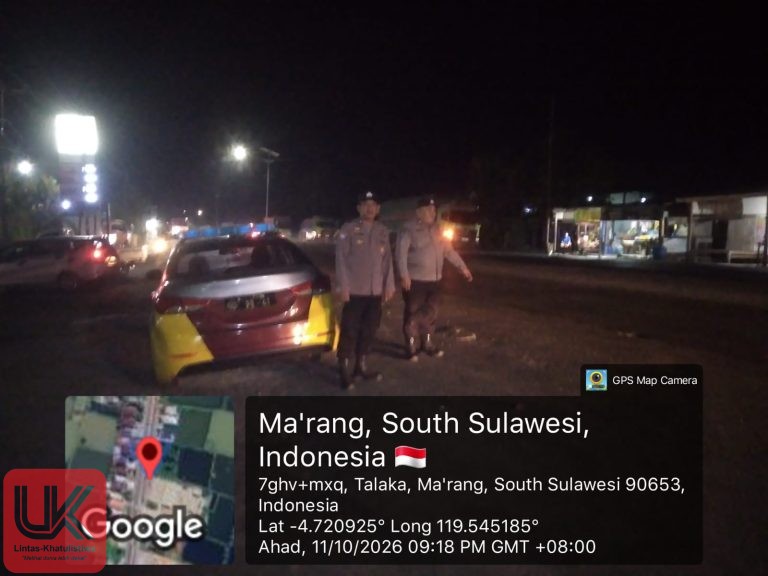 Polse Ma’rang Pantau Arus Lalu Lintas di Depan SPBU Laikang