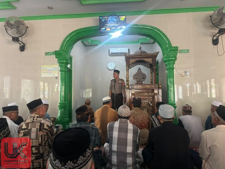 Kapolsek Marang Laksanakan Jumat Keliling Dan Sampaikan Himbauan Kamtibmas di Masjid jami’ Nurul Imam Kalukue